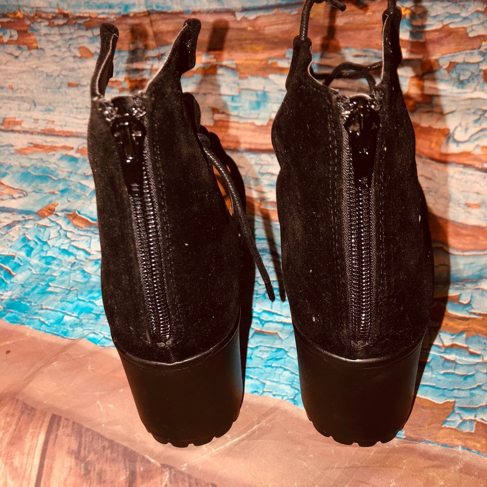 DOLLSKILL DELO LACE UP BLACK VELVET SANDALS 8 - Picture 8 of 9